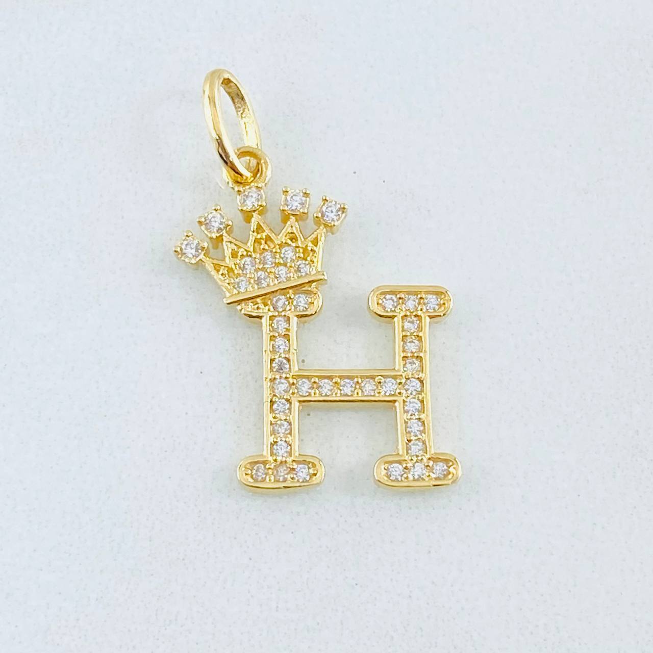 Dije Corona Letra H 2.05 g / 1 in Oro Amarillo 18K