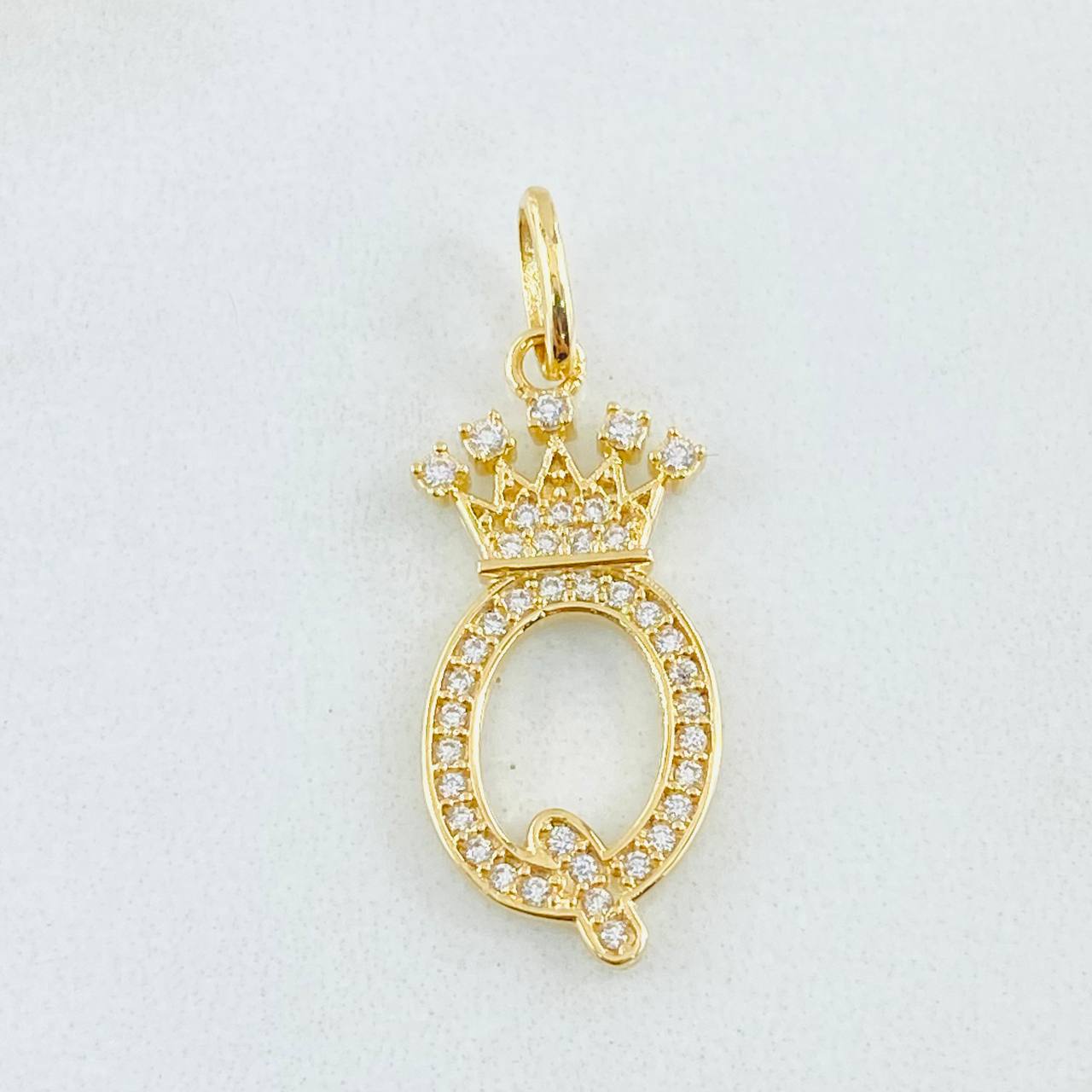 Dije Corona Letra Q 2 g / 1 in Oro Amarillo 18K