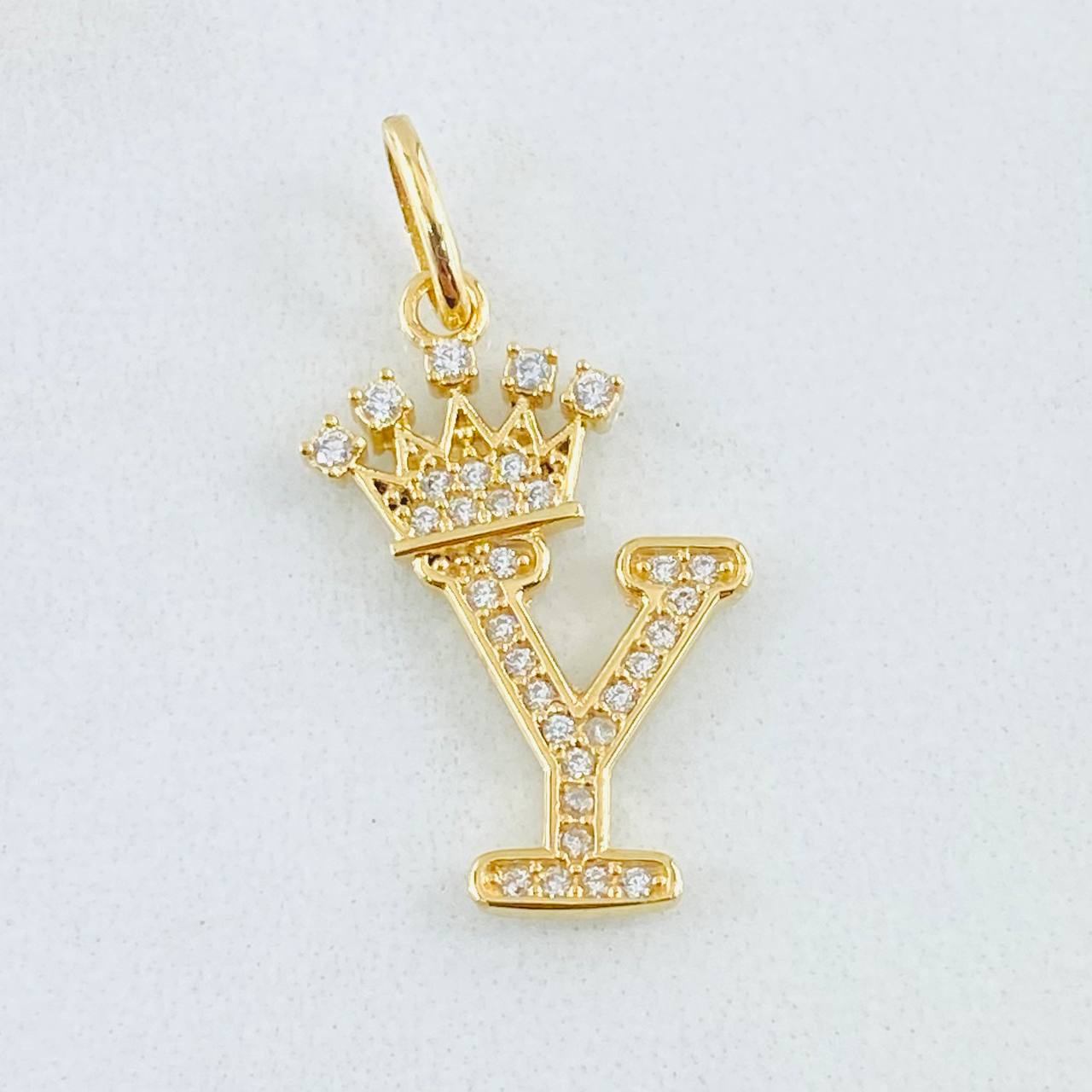 Dije Letra Y Corona 1.55gr / 1 in / Oro Amarillo 18K *