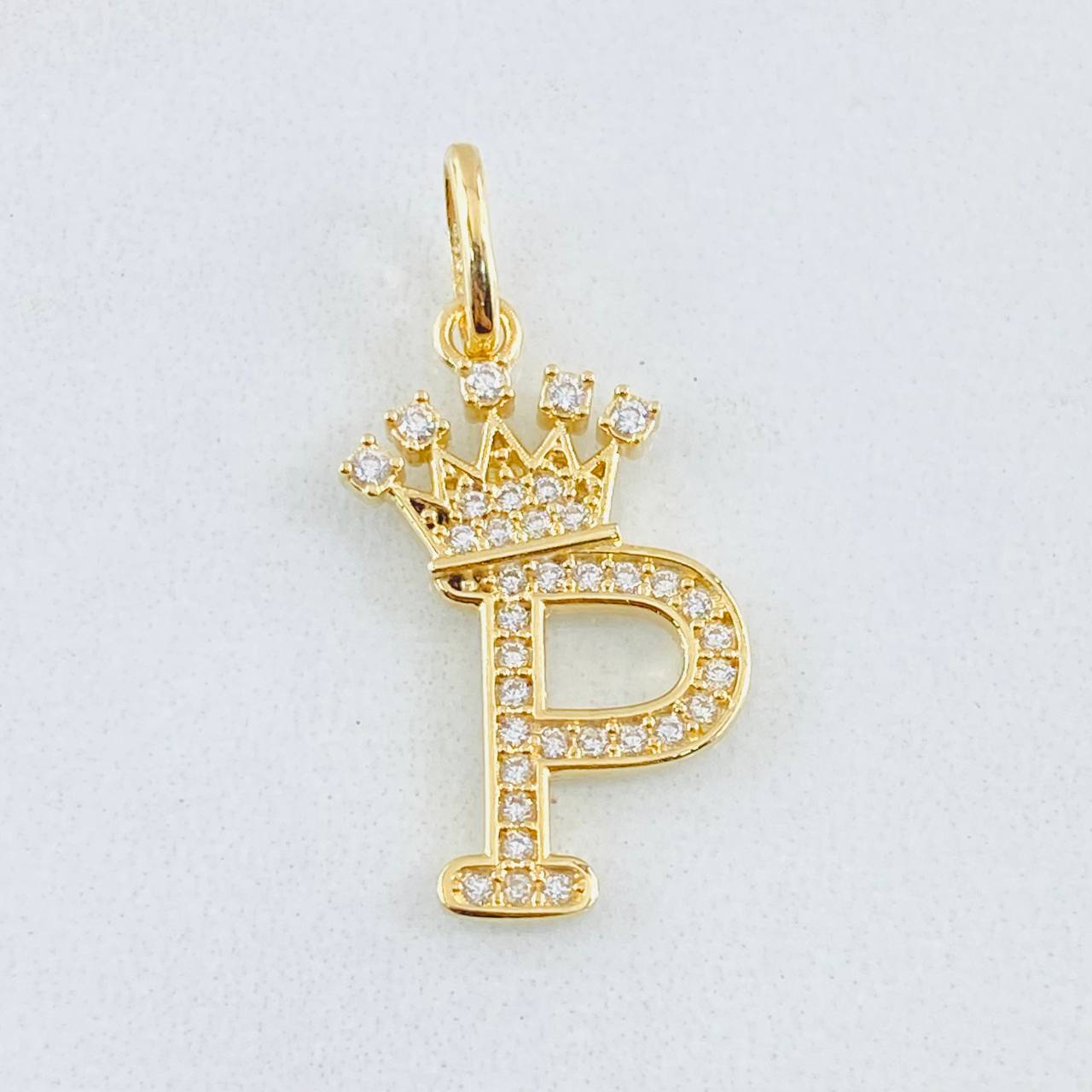 Dije Corona Letra P 1.9gr / 1 in / Oro Amarillo 18K