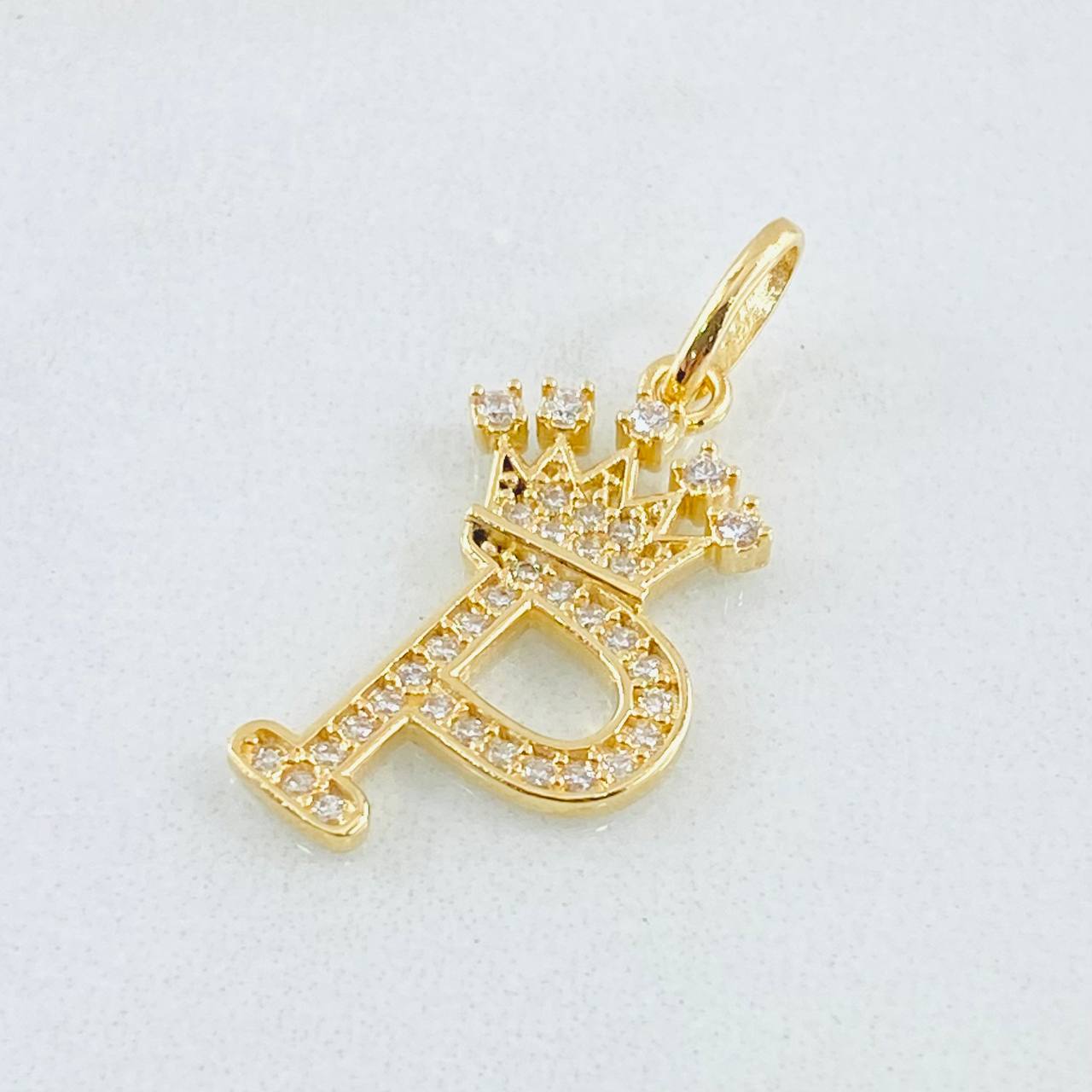 Dije Corona Letra P 1.75gr / 1 in / Oro Amarillo 18K