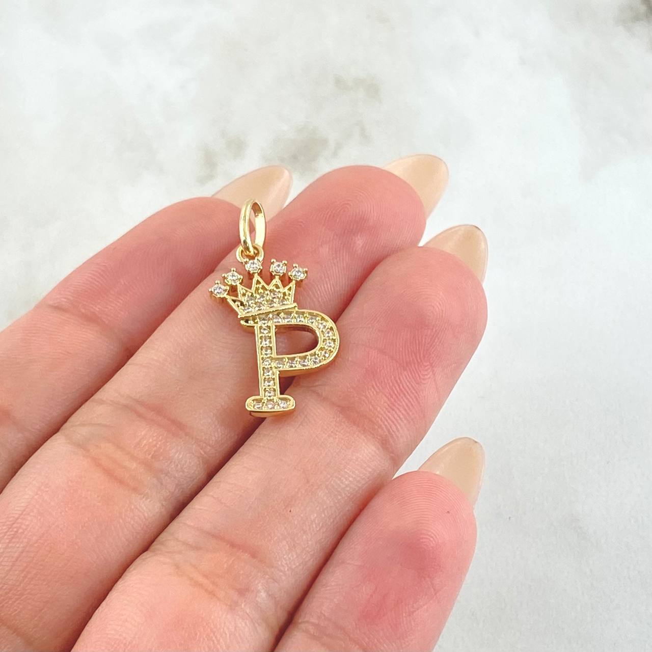 Dije Corona Letra P 1.75gr / 1 in / Oro Amarillo 18K