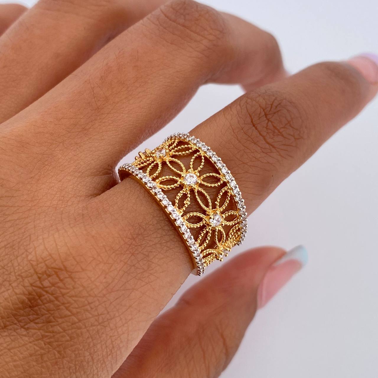 Ring Flowers 5.5gr / Size 7 1/2 / White Zircons Two-tone Yellow and White Gold 18K $