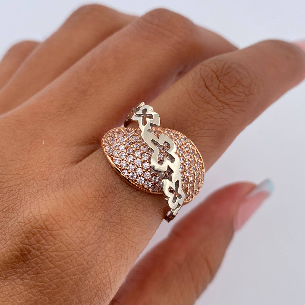 Butterfly Lines Ring 6.25gr / Size 6 1/4 / White Zircons Two-tone 18K White and Rose Gold $