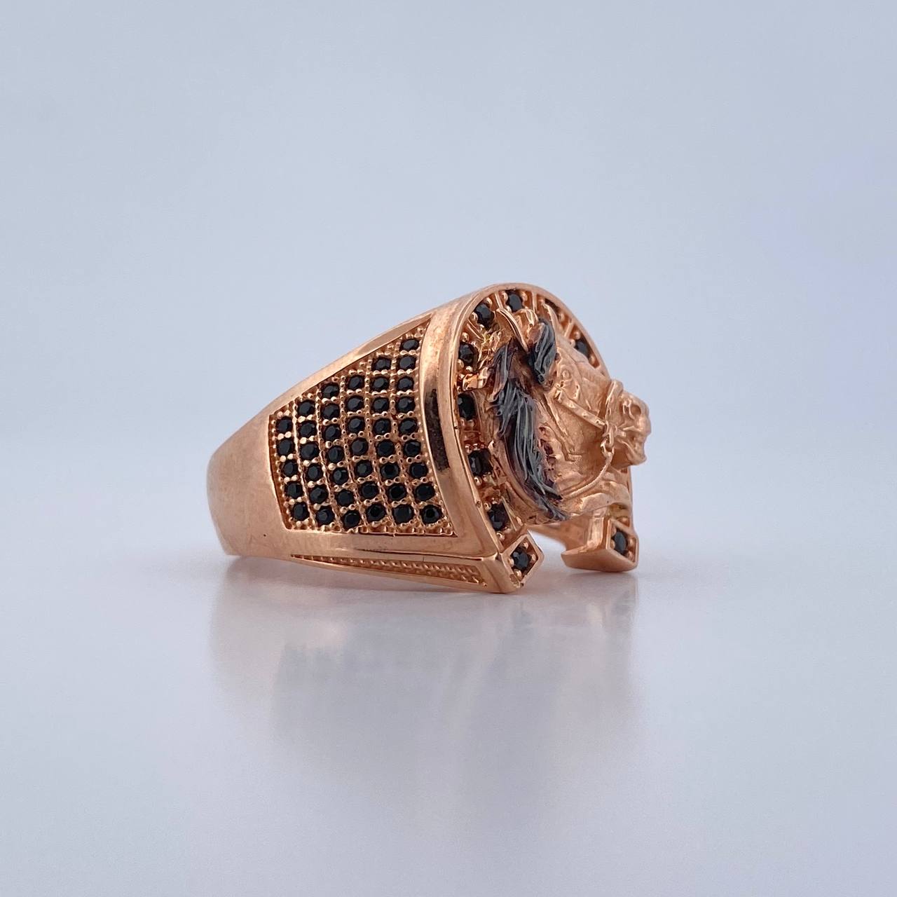 Anillo Herradura Caballo 9.2gr / T9 3/4 / Circones Negros Dos Oros Negro Rosa 18K $