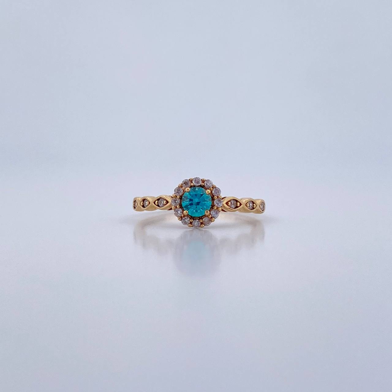 Anillo Solitario Halo 1.9gr / T6 1/4 / Circones Azul Blancos Oro Amarillo 18K $