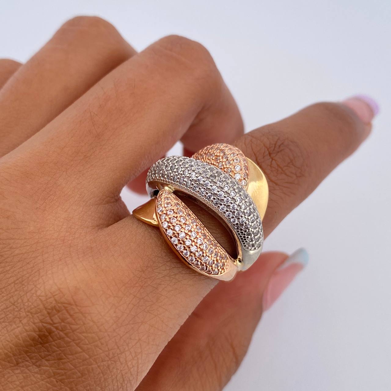 Rustic Ring Crossed Curves 10gr / T6 1/4 / White Zircons Three 18K Golds $