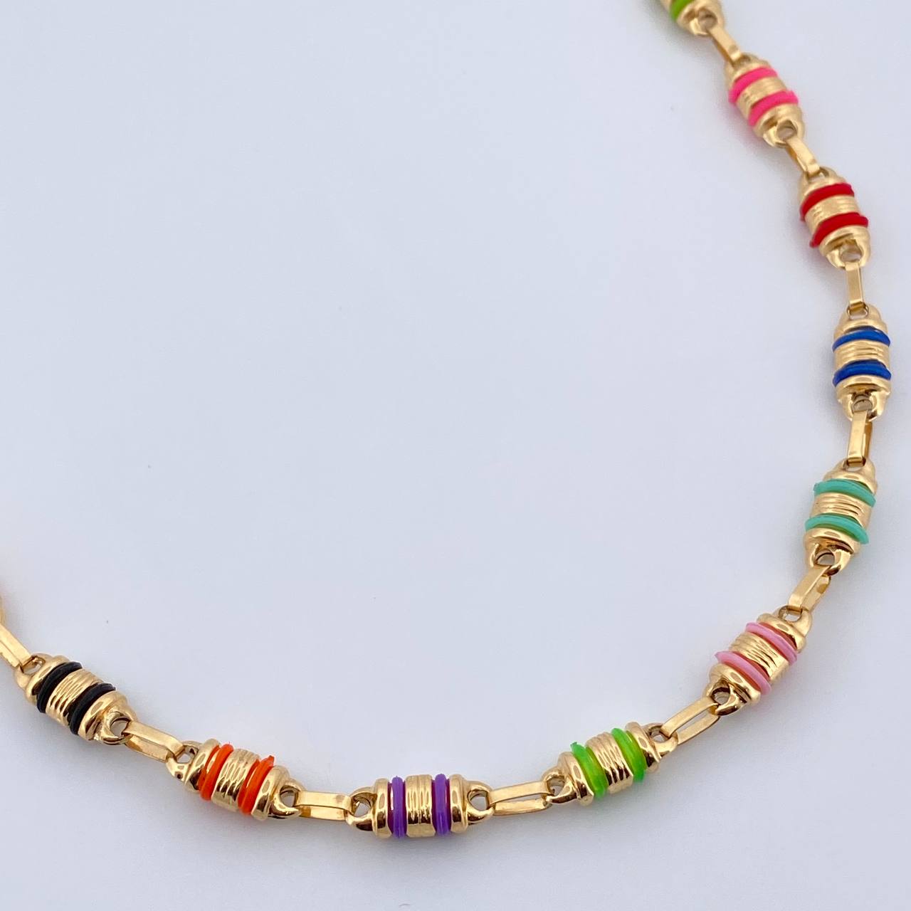 Cadena Rustica 14.15gr / 62cm / 4.3mm Cauchos Colores Oro Amarillo 18K $
