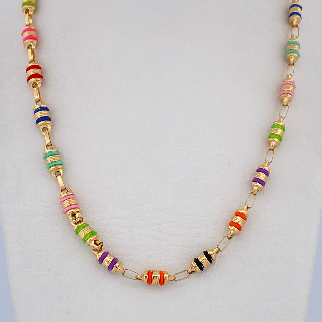 Cadena Rustica 14.15gr / 62cm / 4.3mm Cauchos Colores Oro Amarillo 18K $