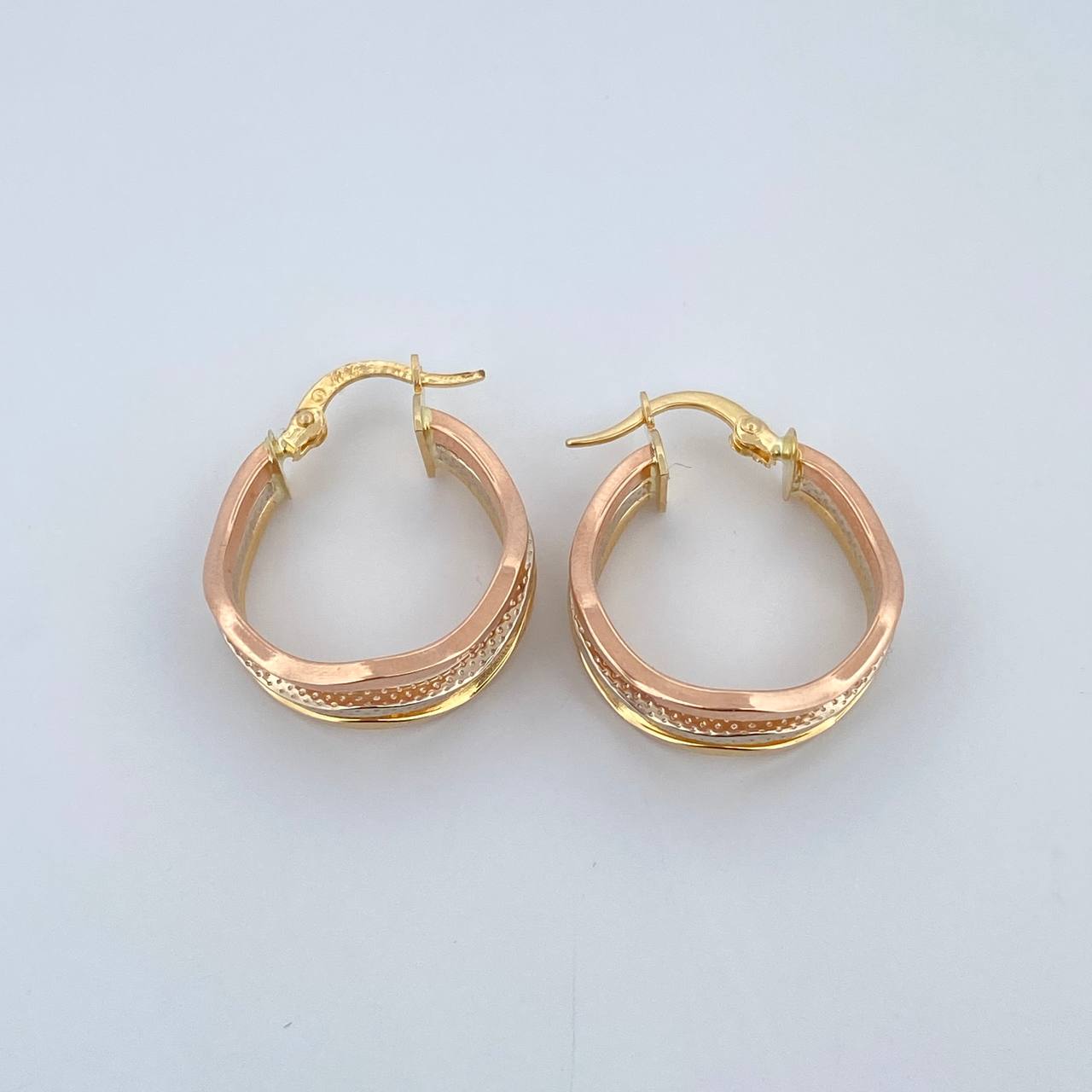 Candongas Aleja Ondas 3gr / 2.4cm / Punteadas Tres Oros 18K $