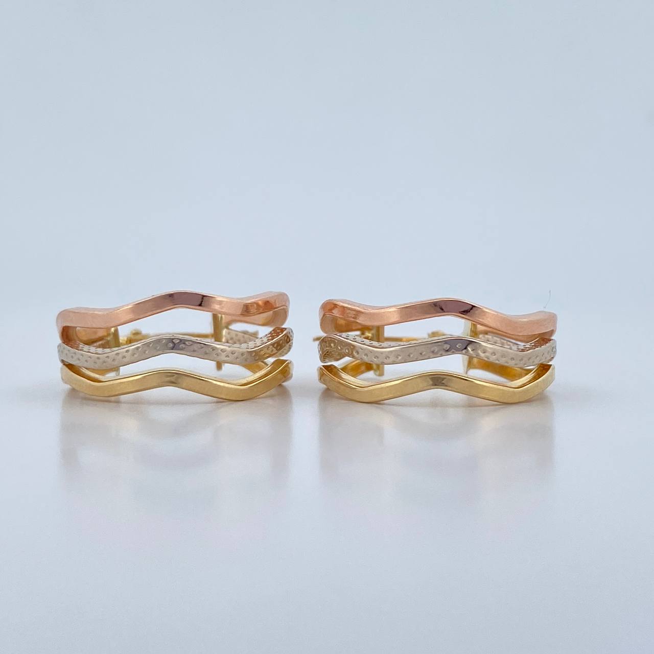 Candongas Aleja Ondas 3gr / 2.4cm / Punteadas Tres Oros 18K $