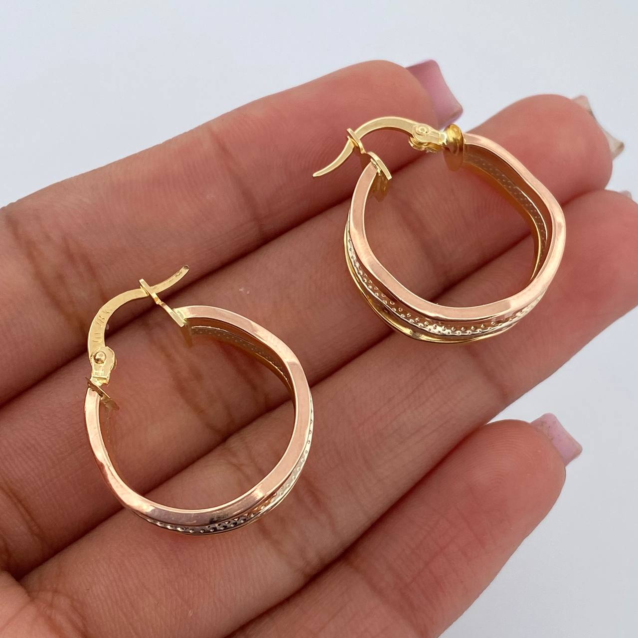 Candongas Aleja Ondas 3gr / 2.4cm / Punteadas Tres Oros 18K $