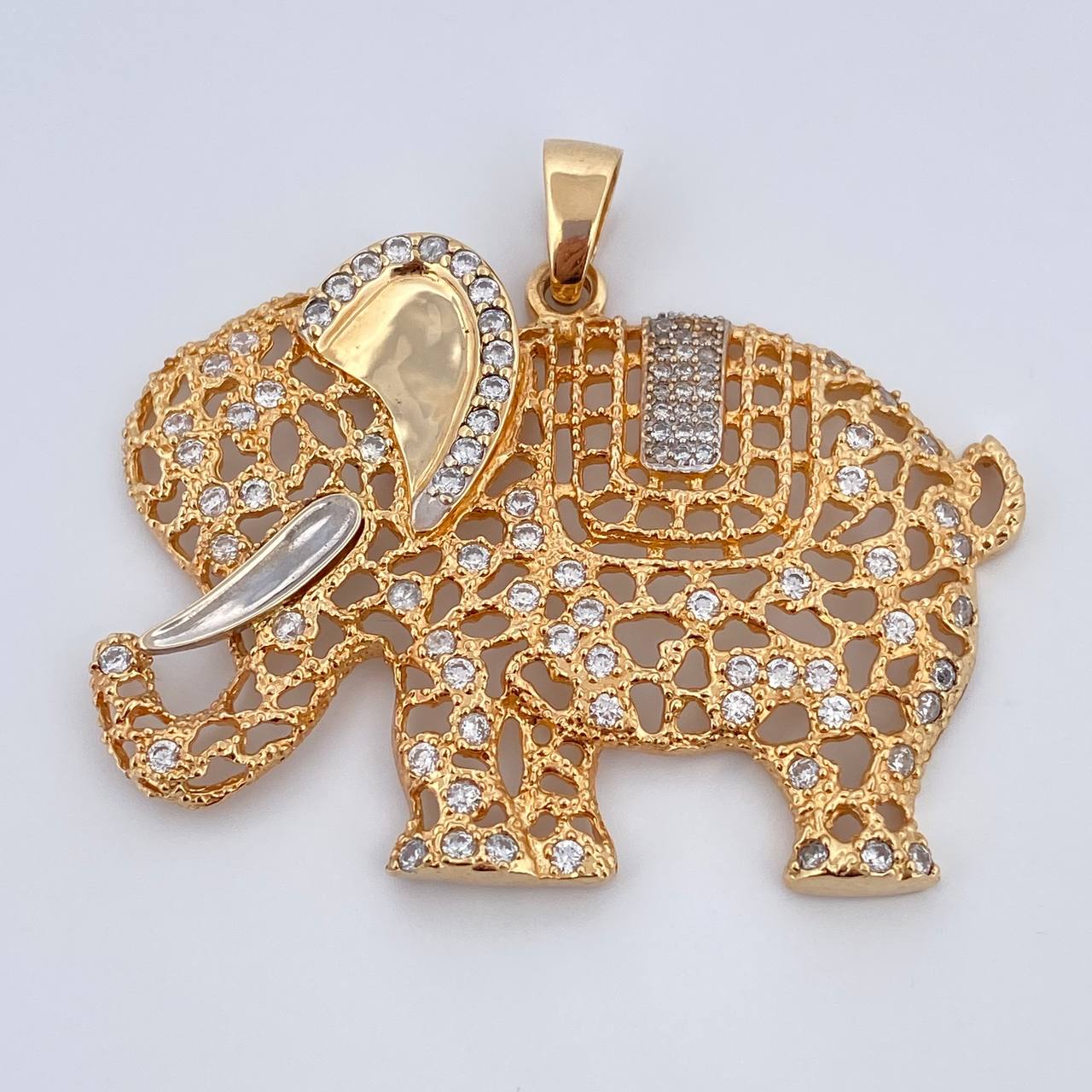 Dije Elefante 20.15gr / 4.8cm / Circones Blancos Dos Oros Amarillo Blanco 18K $