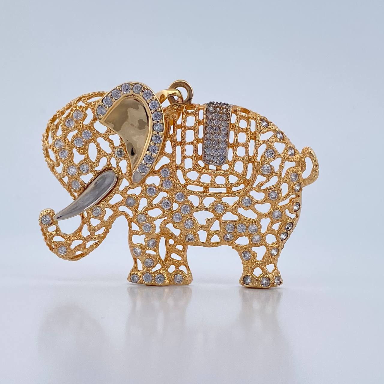 Dije Elefante 20.15gr / 4.8cm / Circones Blancos Dos Oros Amarillo Blanco 18K $
