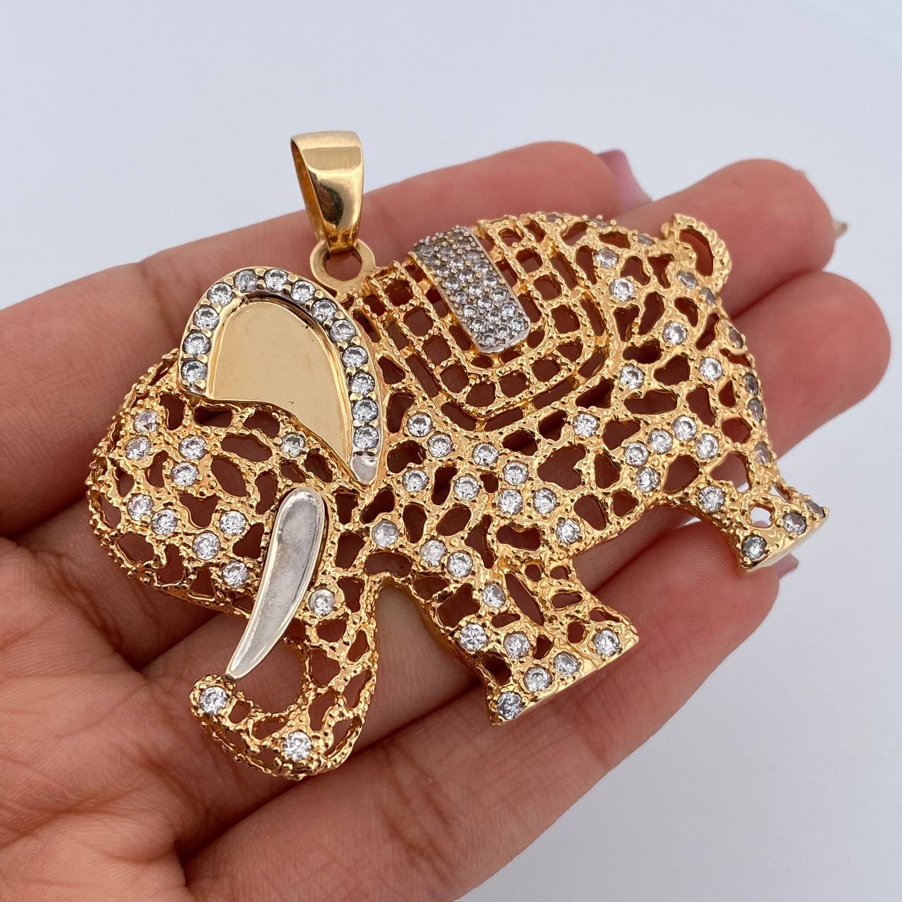 Dije Elefante 20.15gr / 4.8cm / Circones Blancos Dos Oros Amarillo Blanco 18K $