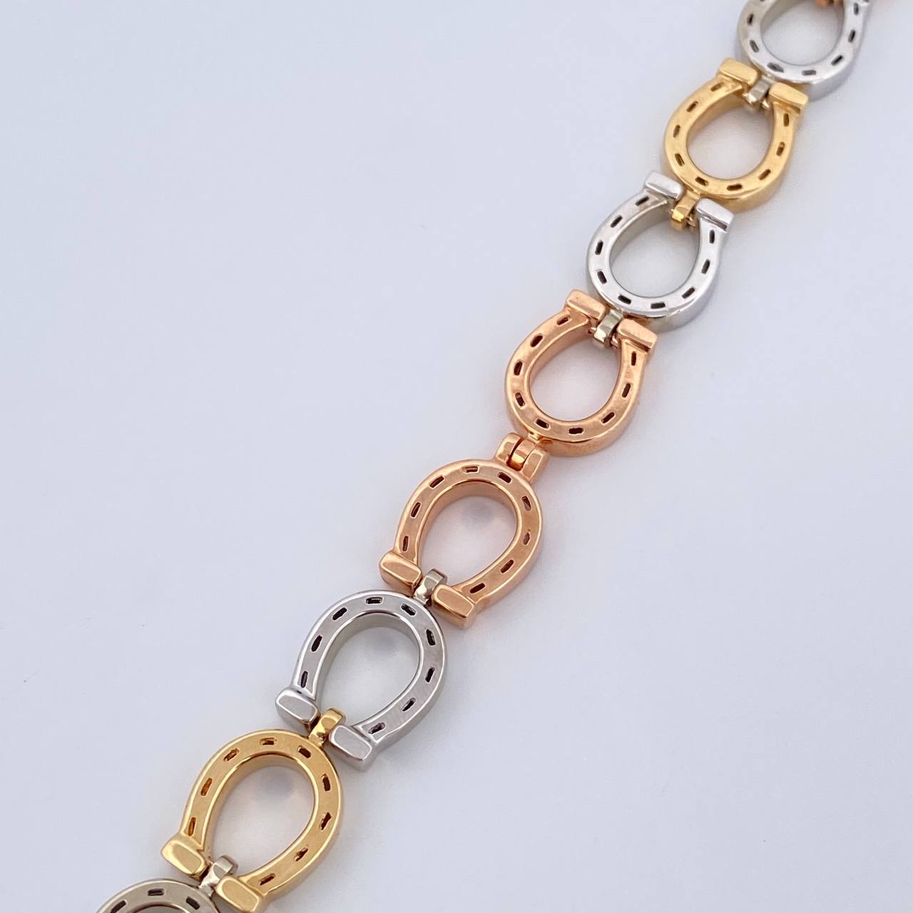Horseshoe Bracelet 26.45gr / 7.7in / Three 18K Gold $