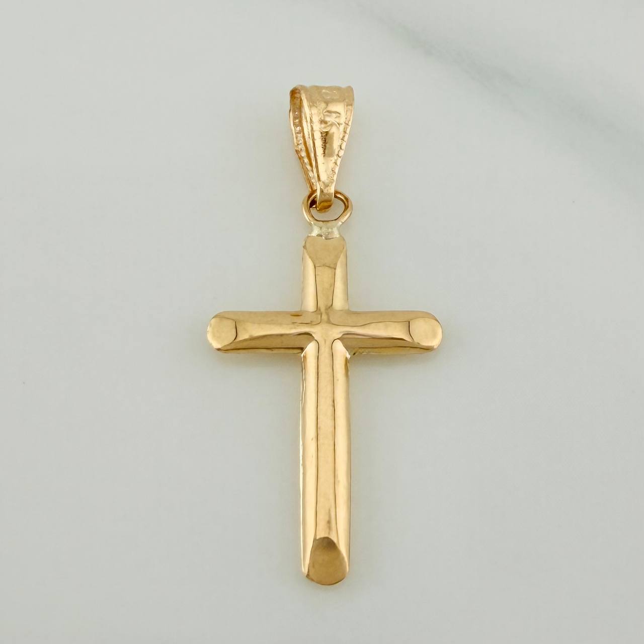 Dije Cruz Puntas Planas 0.6gr / 1 1/4 in / Oro Amarillo 18K %