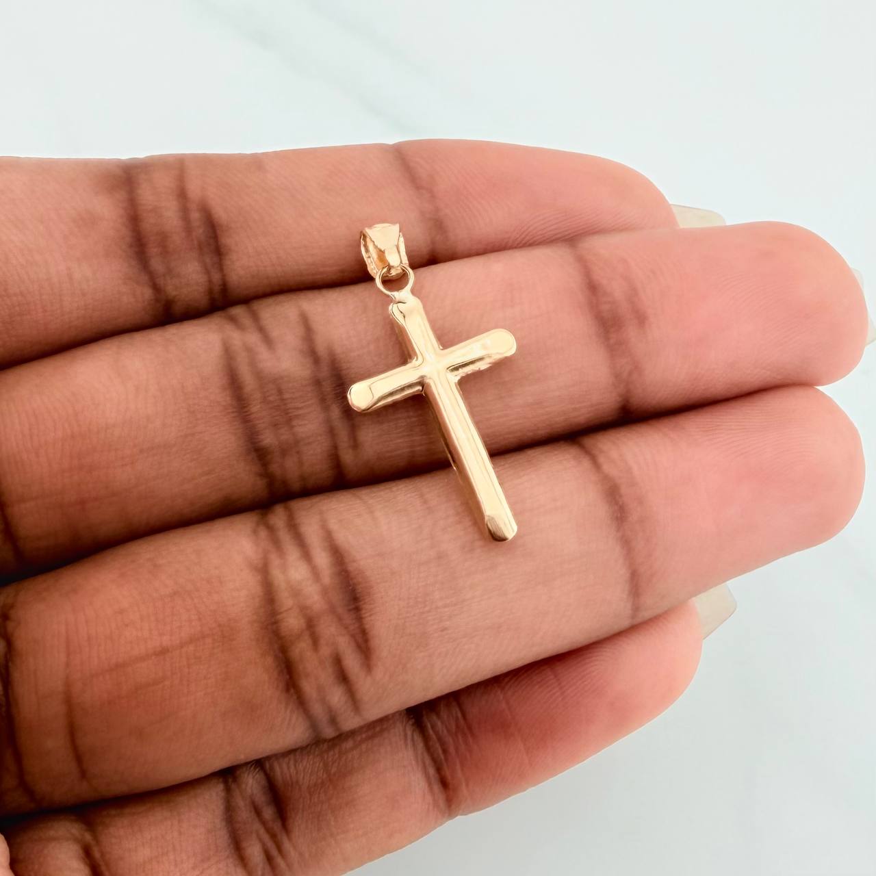 Dije Cruz Puntas Planas 0.6gr / 1 1/4 in / Oro Amarillo 18K %