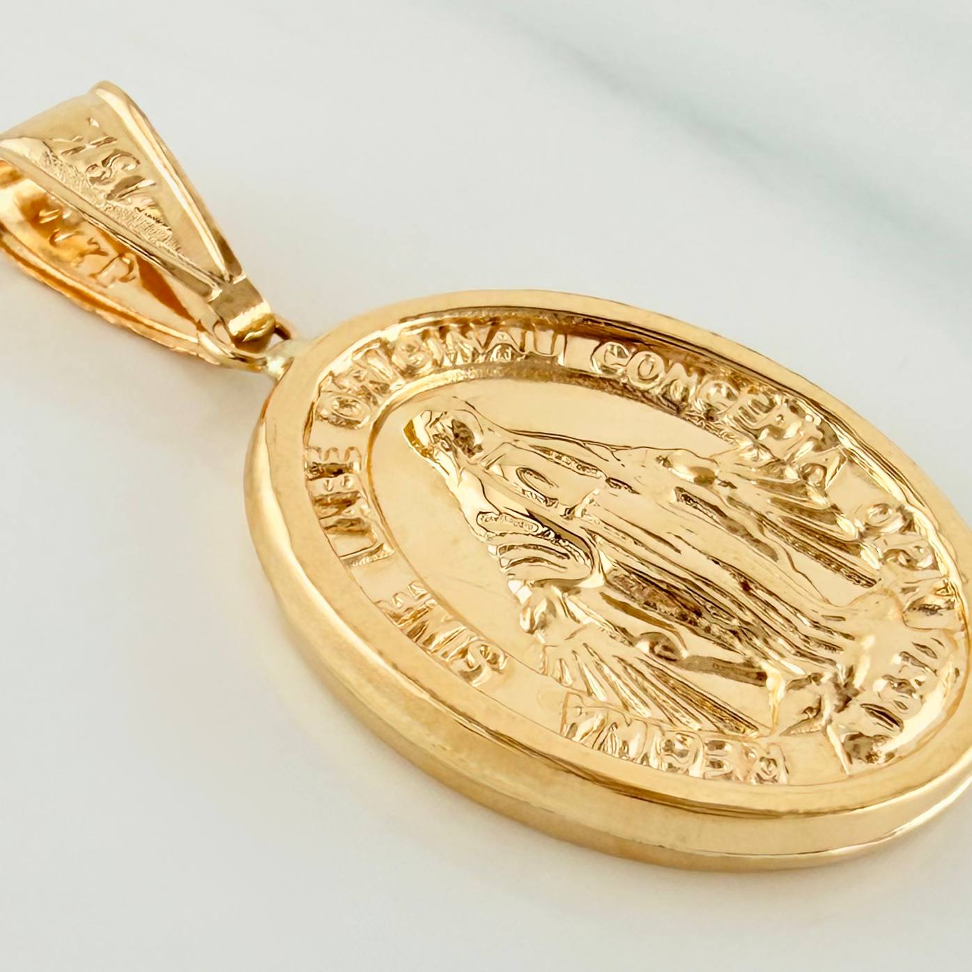 Dije Virgen Milagrosa 2 g / 1 1/2 in Oro Amarillo 18K