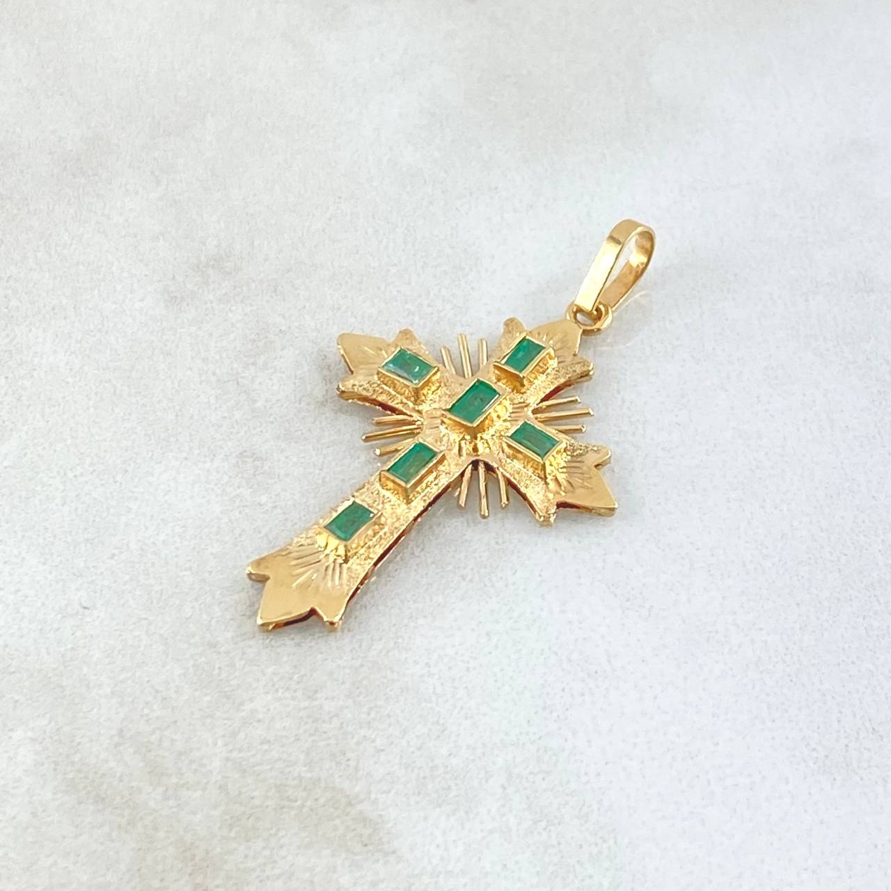 Dije Crúz De Altar 1.75gr / 3.2cm / Esmeraldas 60pts Oro Amarillo 18K (Joya)