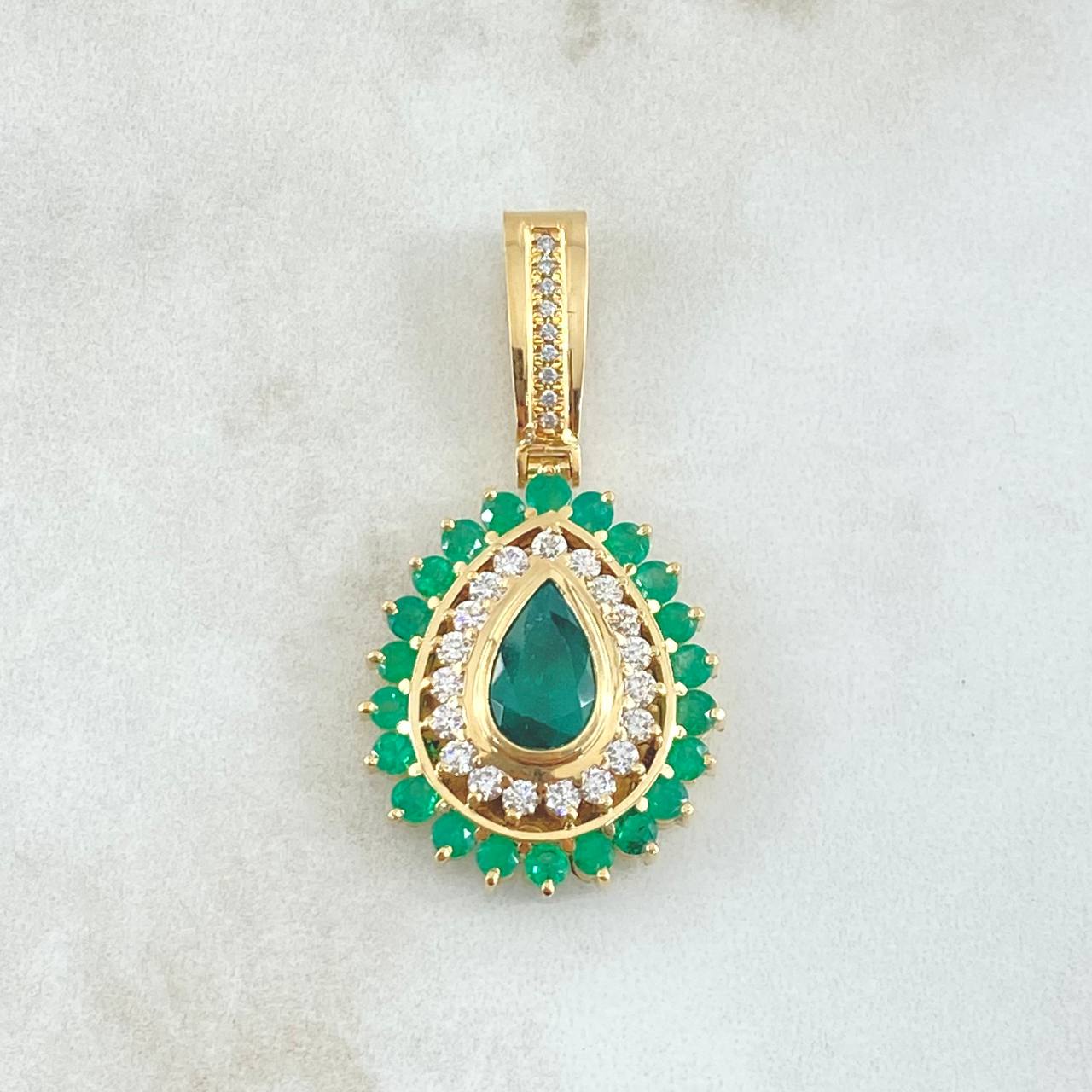 Dije Lagrima Marquesa 11.5gr / 4.2cm / Diamantes 1.2 Qts Esmeraldas 3.4 Qts Oro Amarillo 18K (Joya) ©