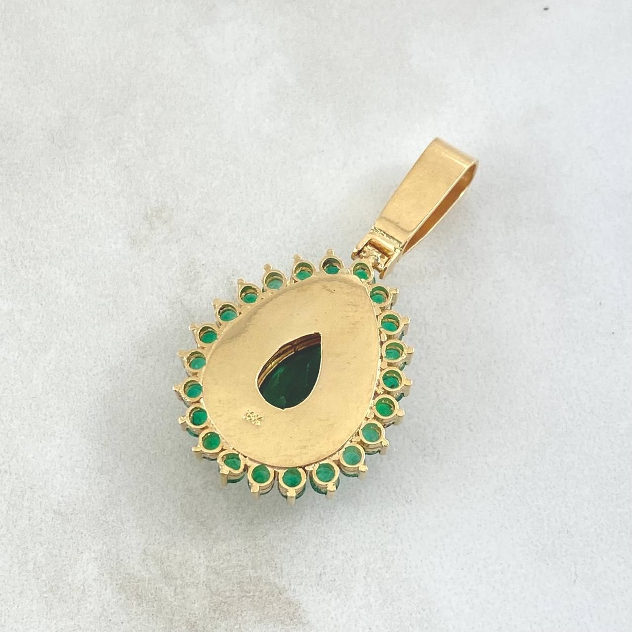 Dije Lagrima Marquesa 11.5gr / 4.2cm / Diamantes 1.2 Qts Esmeraldas 3.4 Qts Oro Amarillo 18K (Joya) ©