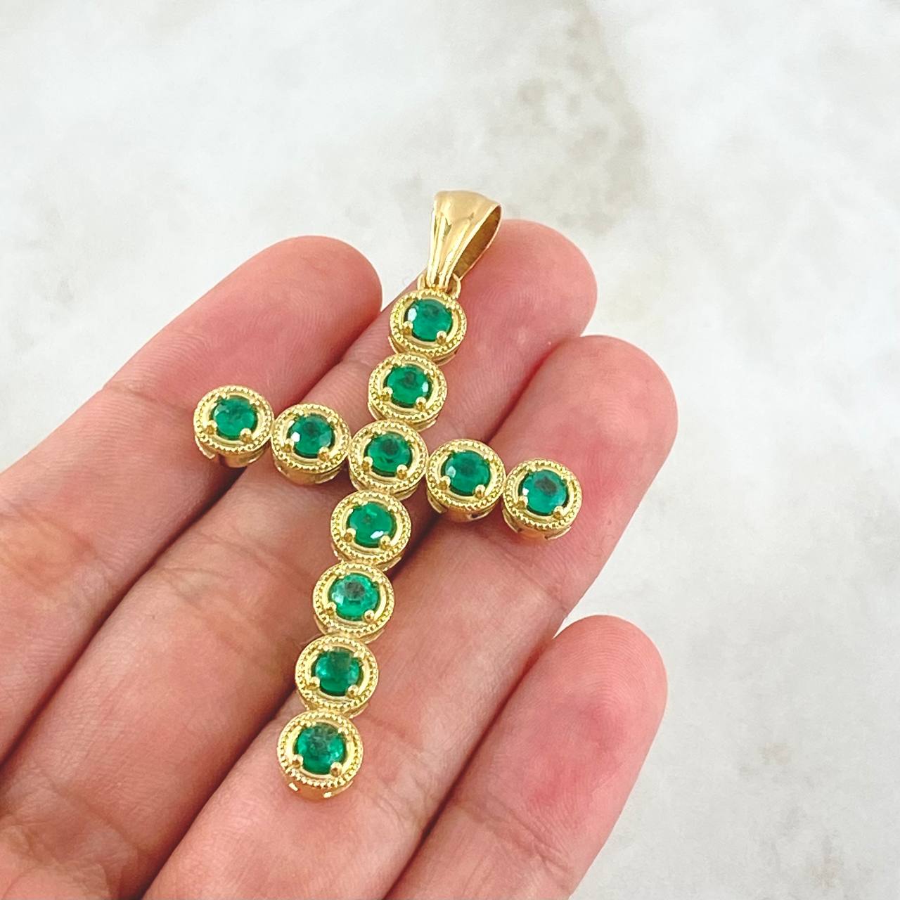 Dije Cruz Dona 9.7gr / 6cm / Esmeraldas 3.3 Qts Oro Amarillo 18K (Joya) ©