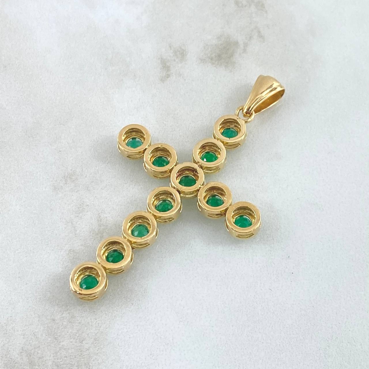 Dije Cruz Dona 9.7gr / 6cm / Esmeraldas 3.3 Qts Oro Amarillo 18K (Joya) ©