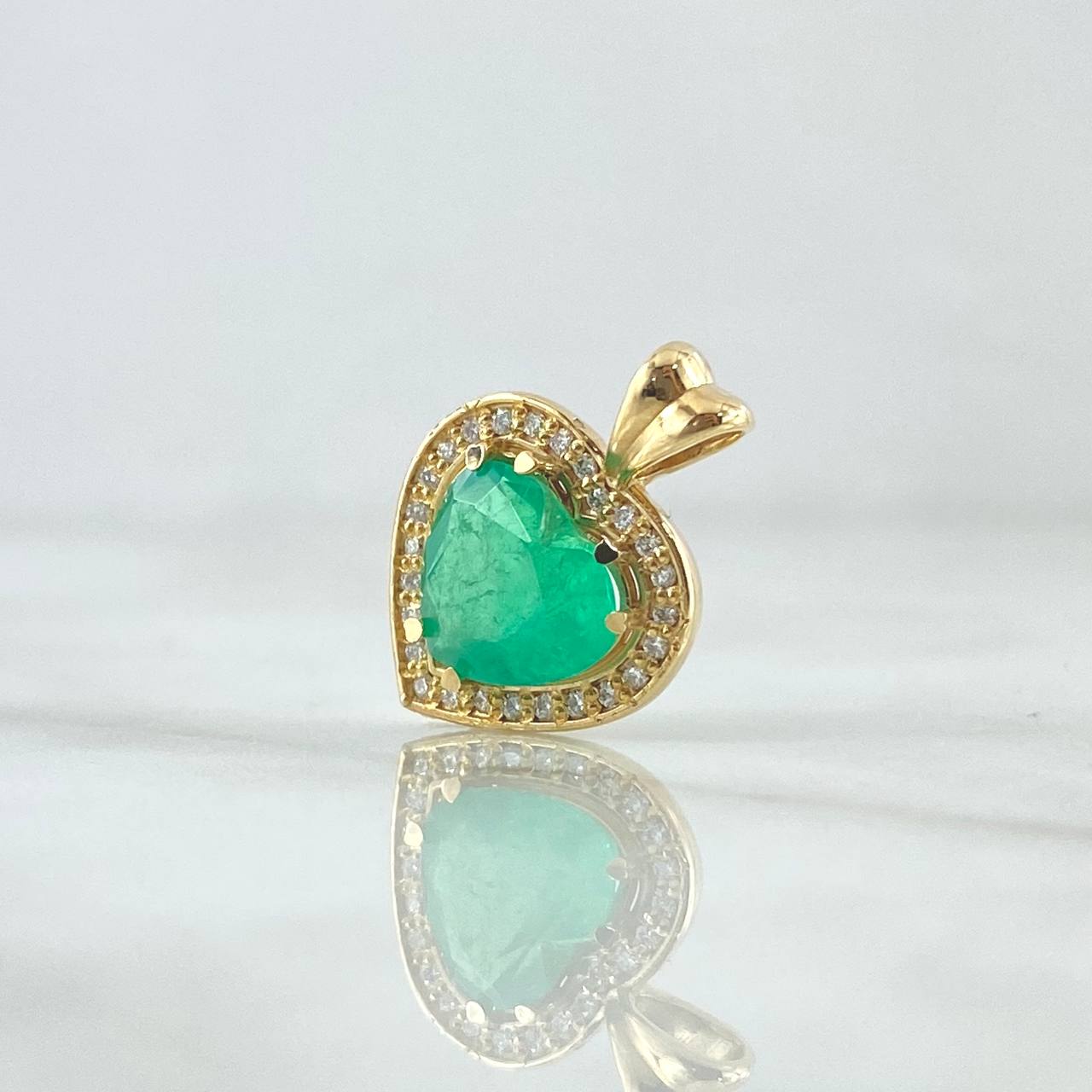 Dije Corazón 2.95gr / 1.9cm / Esmeralda 2.7 Qts Circones Blancos Oro Amarillo 18K (Joya) ©
