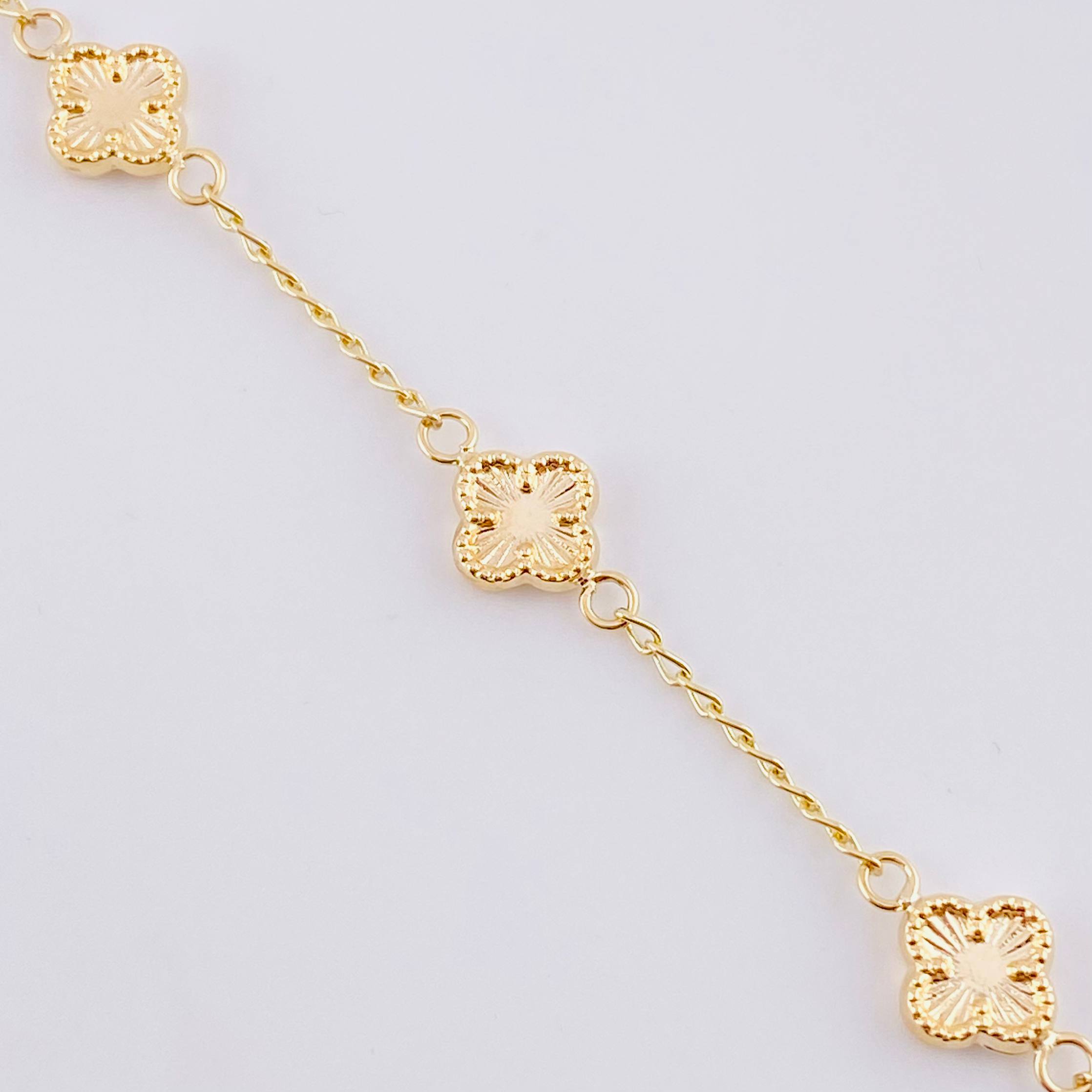 Pulso Espiga Trio De Treboles 2.45 g / 7 1/4 in / 1.6 mm Oro Amarillo 18K