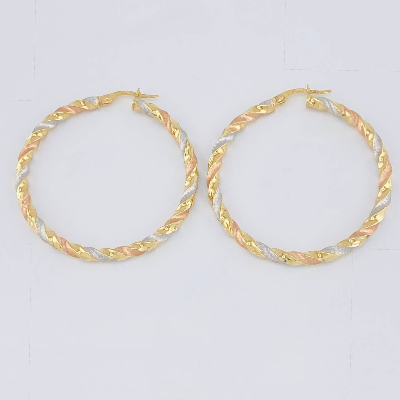 Candongas Entorchada Torsal 3.95 g / 1 3/4 in Tres Oros 18K