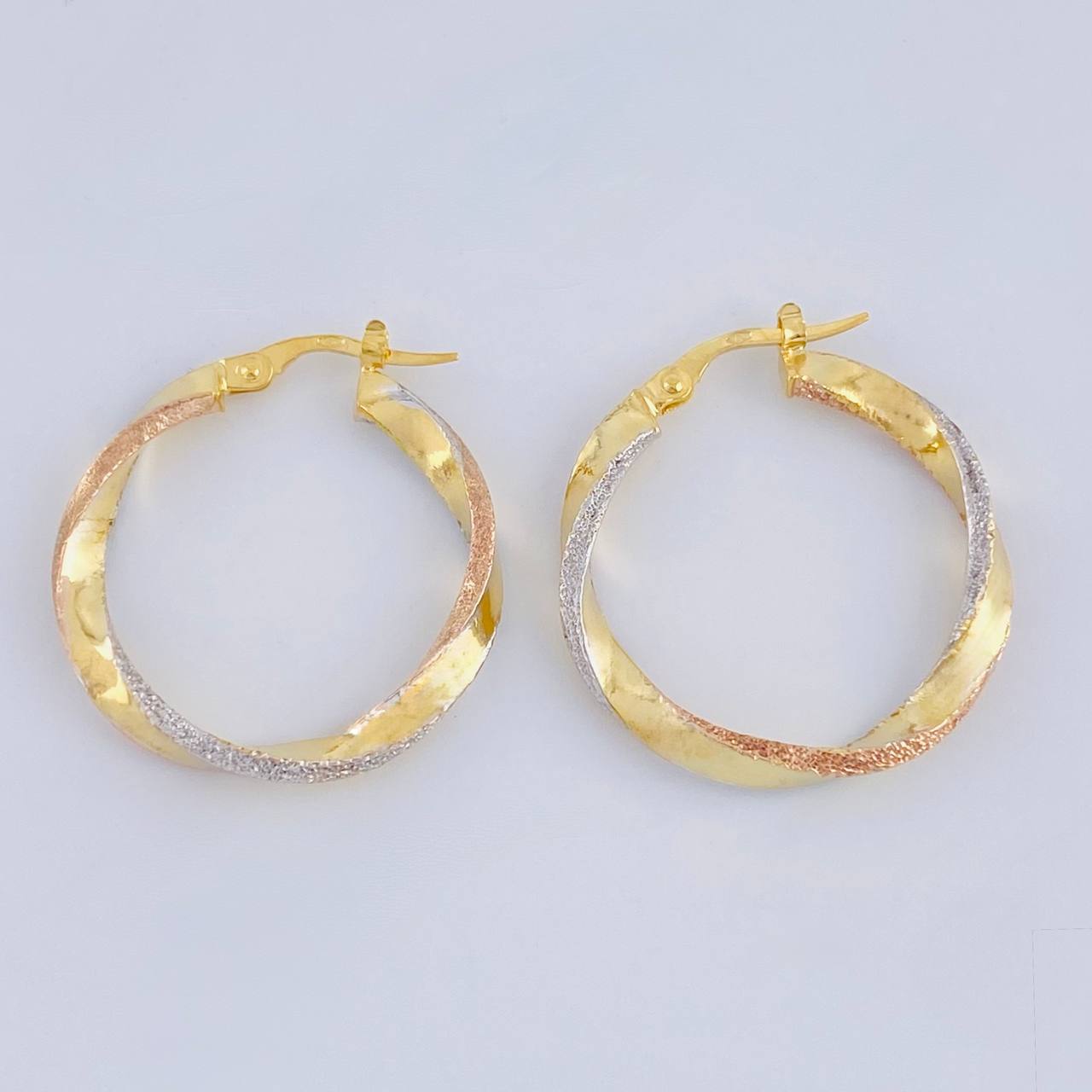 Hoop Earrings Maryal 2.05 g / 1 in Three Golds 18K