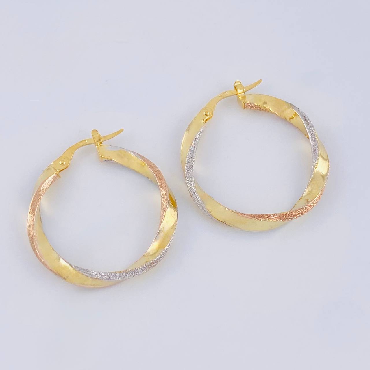 Hoop Earrings Maryal 2.05 g / 1 in Three Golds 18K
