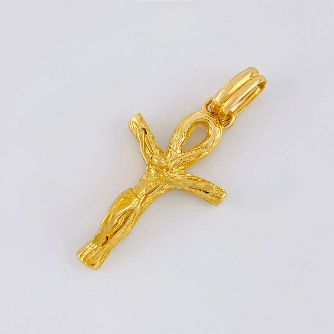 Dije Cruz Cristo Ansada 5.55 g / 1 1/2 in Oro Amarillo 18K