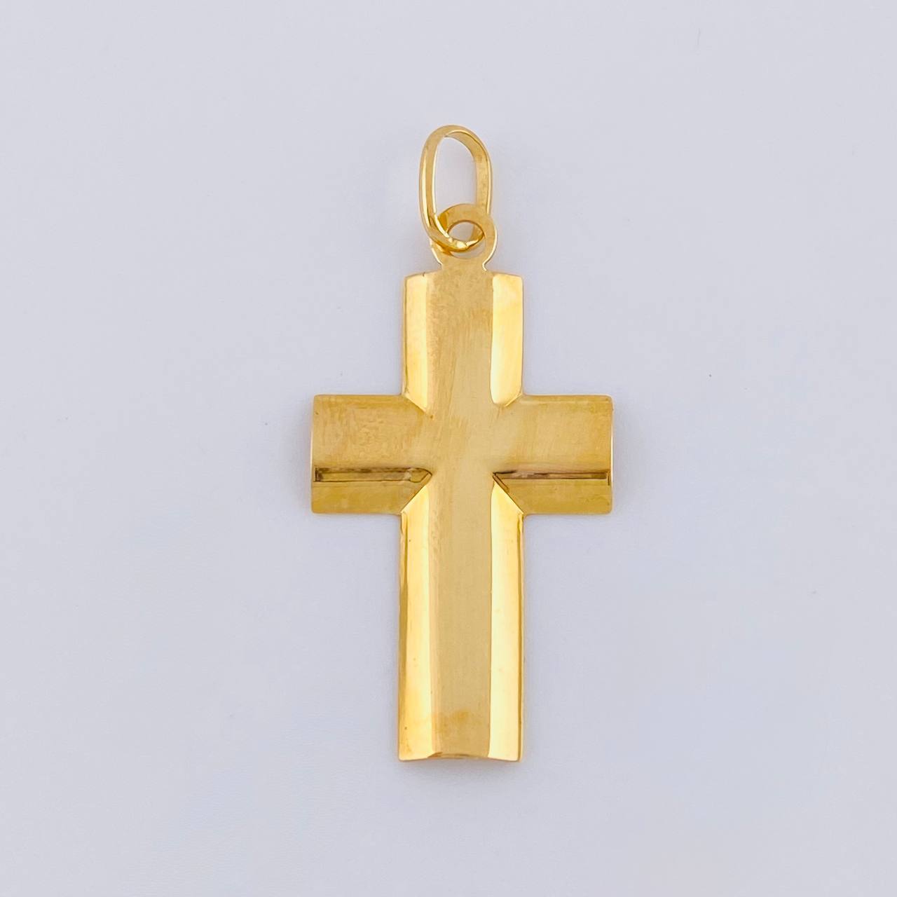 Dije Cruz Lisa 1.3 g / 1 1/4 in Oro Amarillo 18K