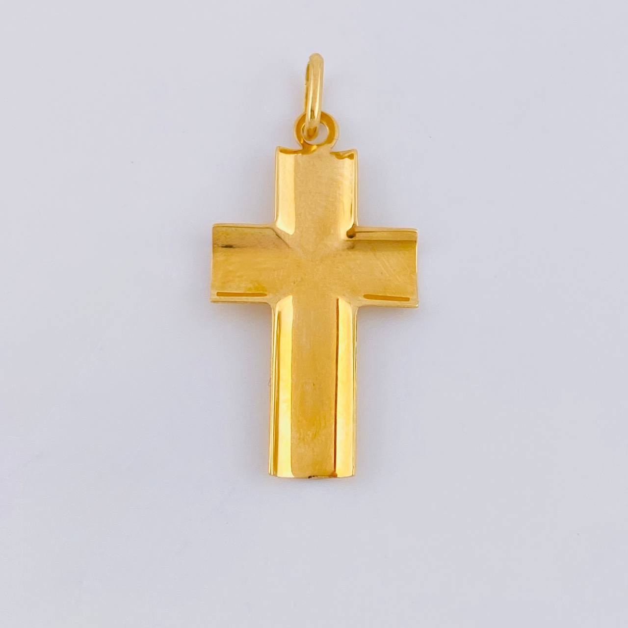Dije Cruz Lisa 1.3 g / 1 1/4 in Oro Amarillo 18K