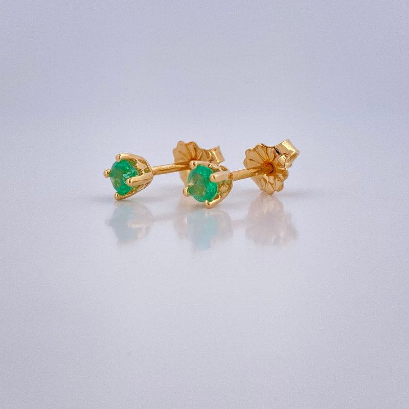 Topos Cuatro Garras Esmeralda 0.85gr / Oro Amarillo 18K $