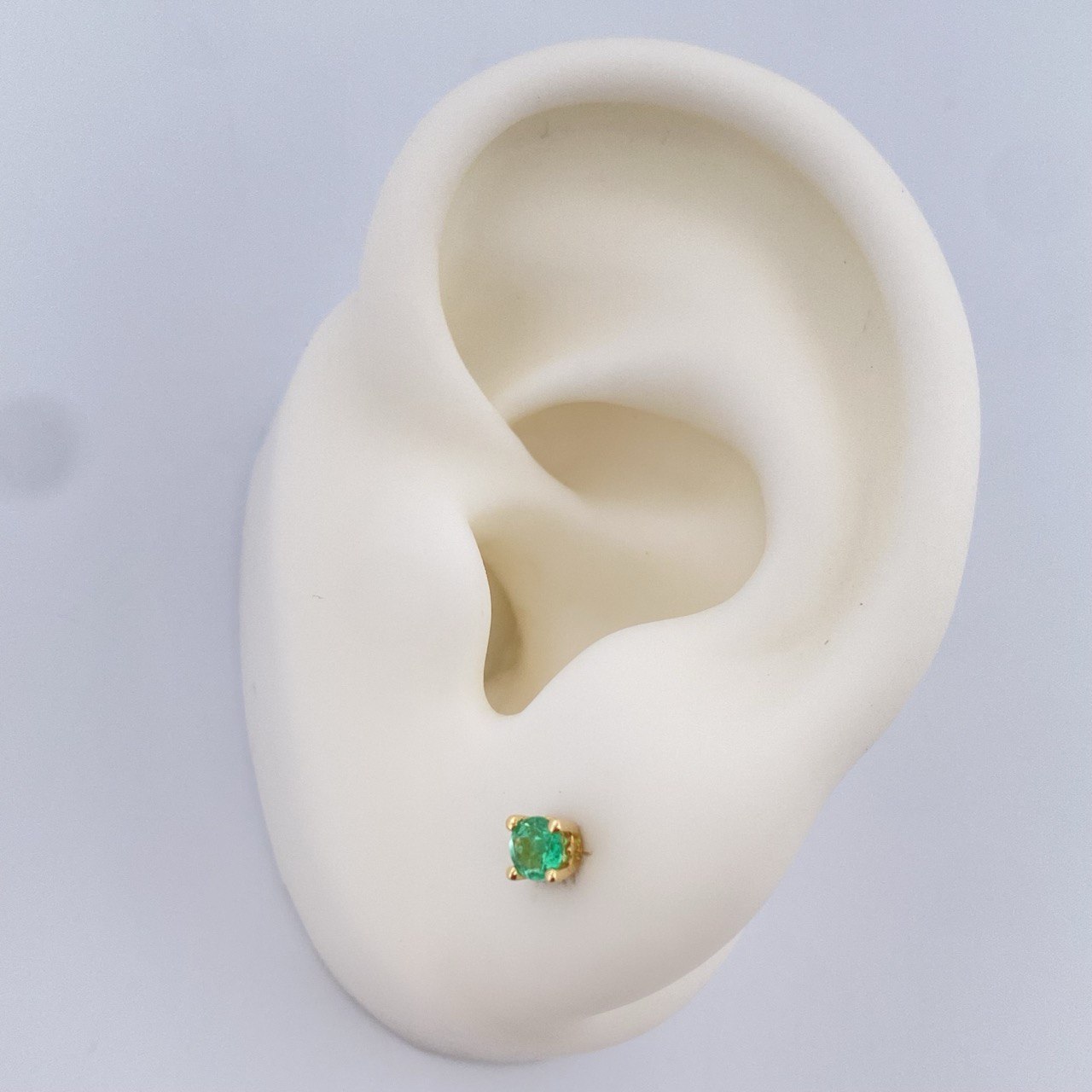 Stud Earrings Four Claws Emerald 0.9gr / 18K Yellow Gold &