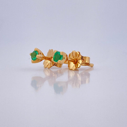 Topos Cuatro Garras Esmeralda 0.75gr / Oro Amarillo 18K &