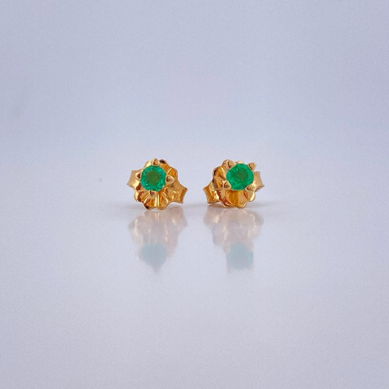 Topos Cuatro Garras Esmeralda 0.75gr / Oro Amarillo 18K $