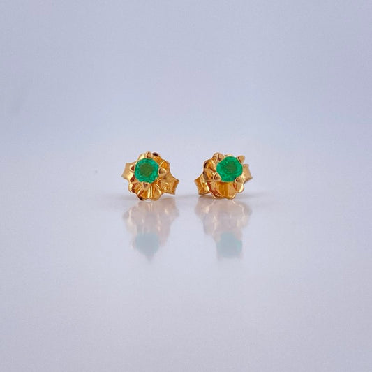 Topos Cuatro Garras Esmeralda 0.75gr / Oro Amarillo 18K $