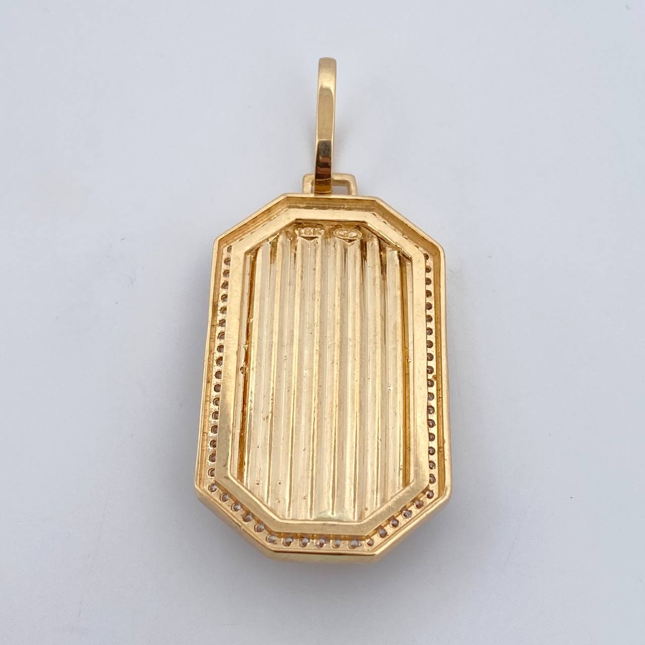 Dije Placa Rectangular Escorpion 12.2gr / 5.1cm / Circones Blancos Tres Oros 18K $