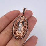 Dije Virgen Guadalupe 7.25gr / 4.4cm / Circones Blancos Negros Tres Oros 18K $