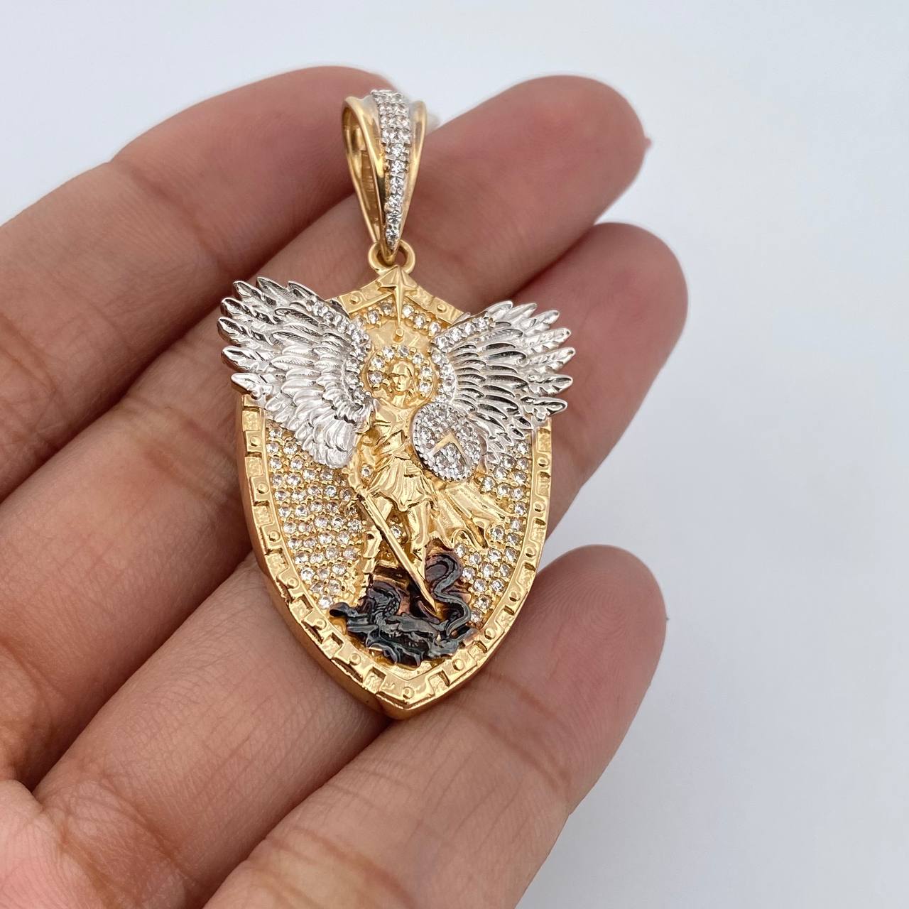 Pendant San Miguel Archangel 10gr / 4.63cm / White Zirconia Three 18K Gold $