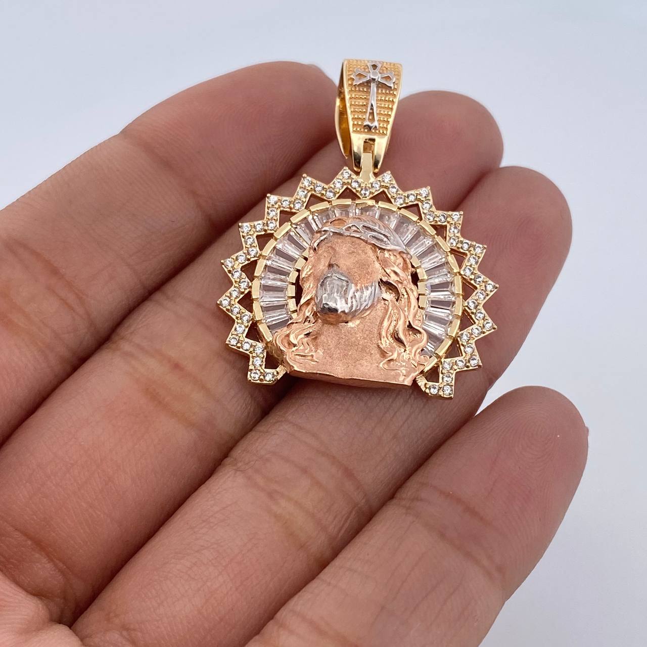Pendant Face of Jesus Halo 8gr / 3.7cm / White Zircons Three 18K Golds $