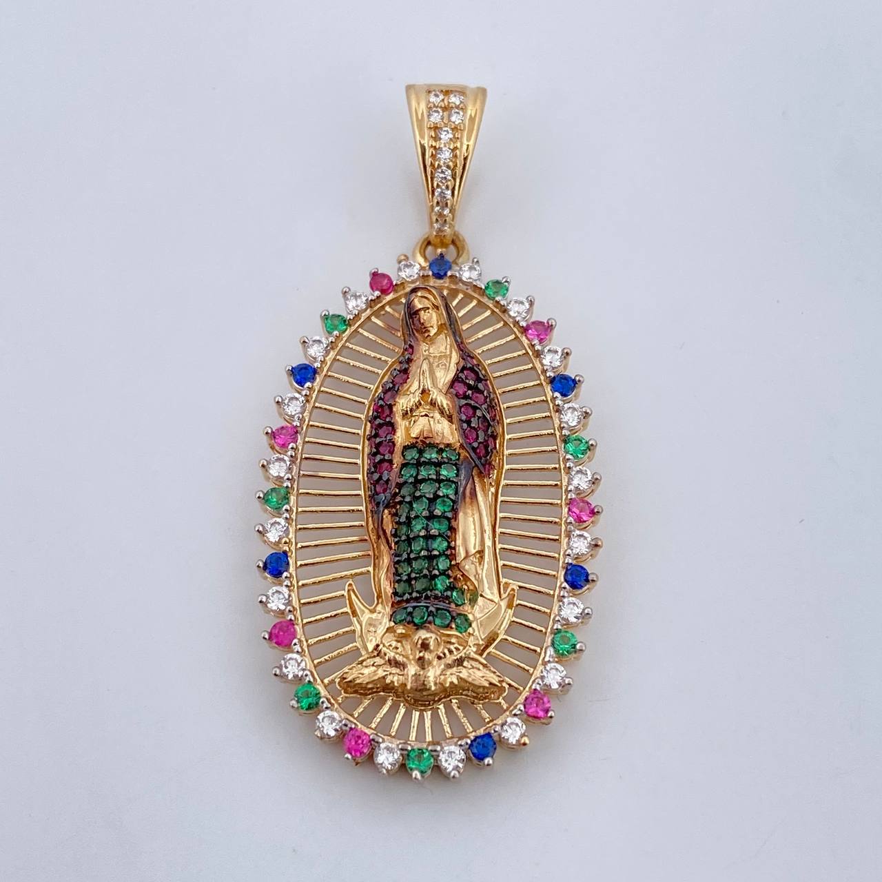 Dije Virgen De Guadalupe 6.9gr / 4.4cm / Circones De Colores Tres Oros 18K $
