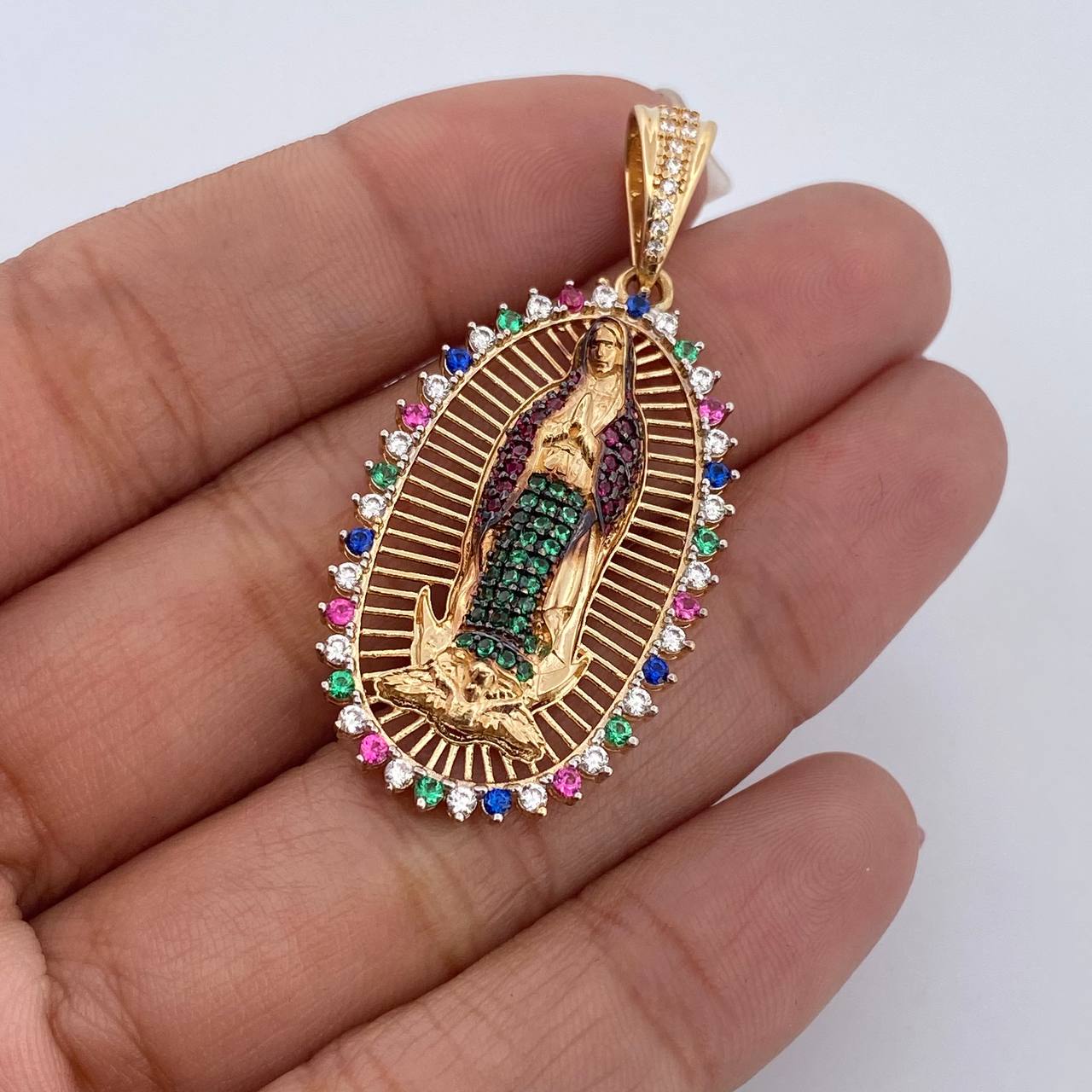 Dije Virgen De Guadalupe 6.9gr / 4.4cm / Circones De Colores Tres Oros 18K $