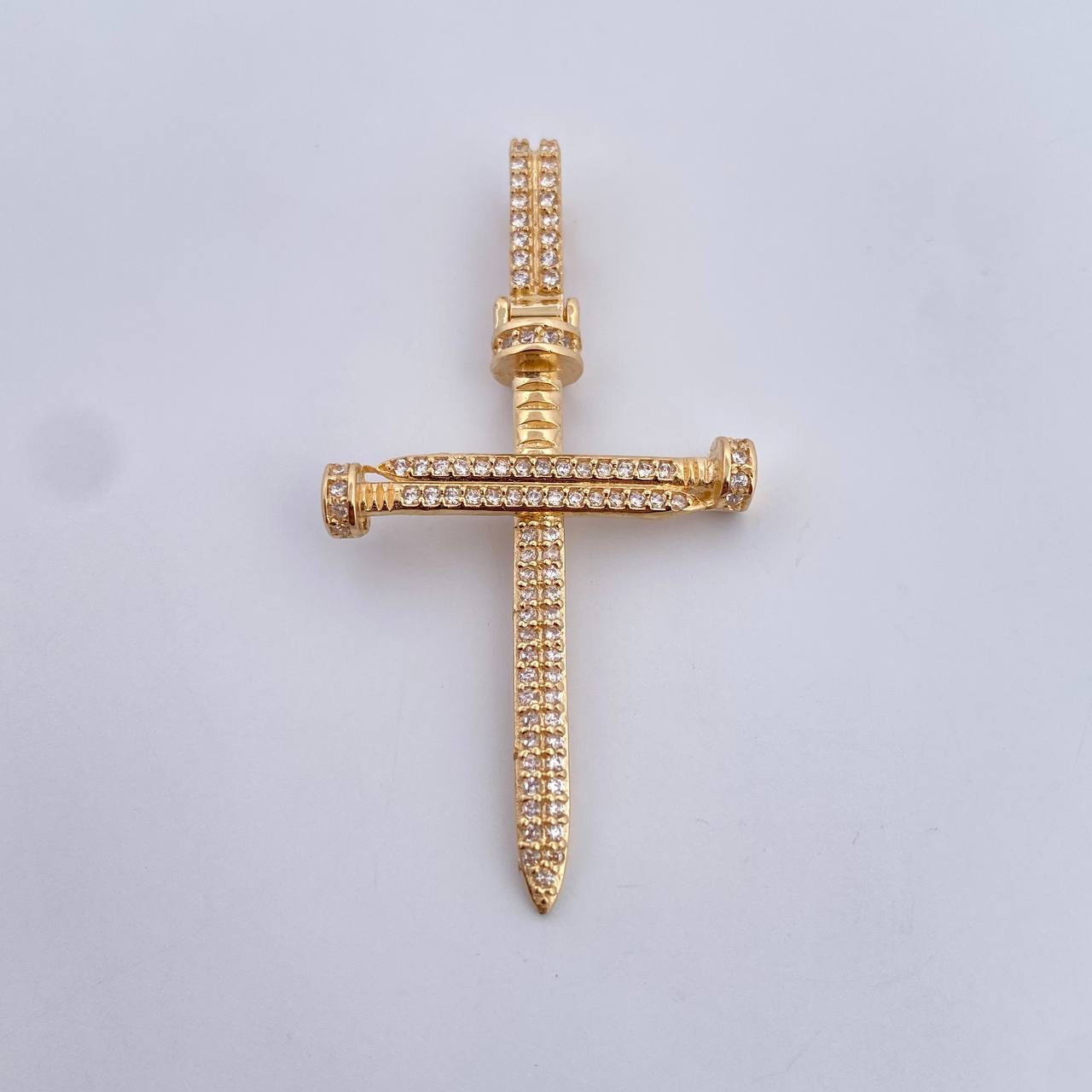 Dije Cruz Clavo 4.15gr / 4.6cm / Circones Blancos Oro Amarillo 18K &