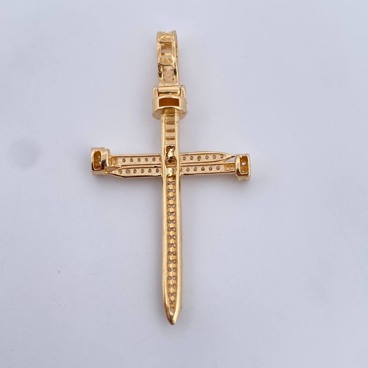 Dije Cruz Clavo 4.15gr / 4.6cm / Circones Blancos Oro Amarillo 18K &
