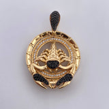 Dije Medalla Escorpion 11.2gr / 3.6cm / Circones Negro Blancos Dos Oros Negro Amarillo 18K $